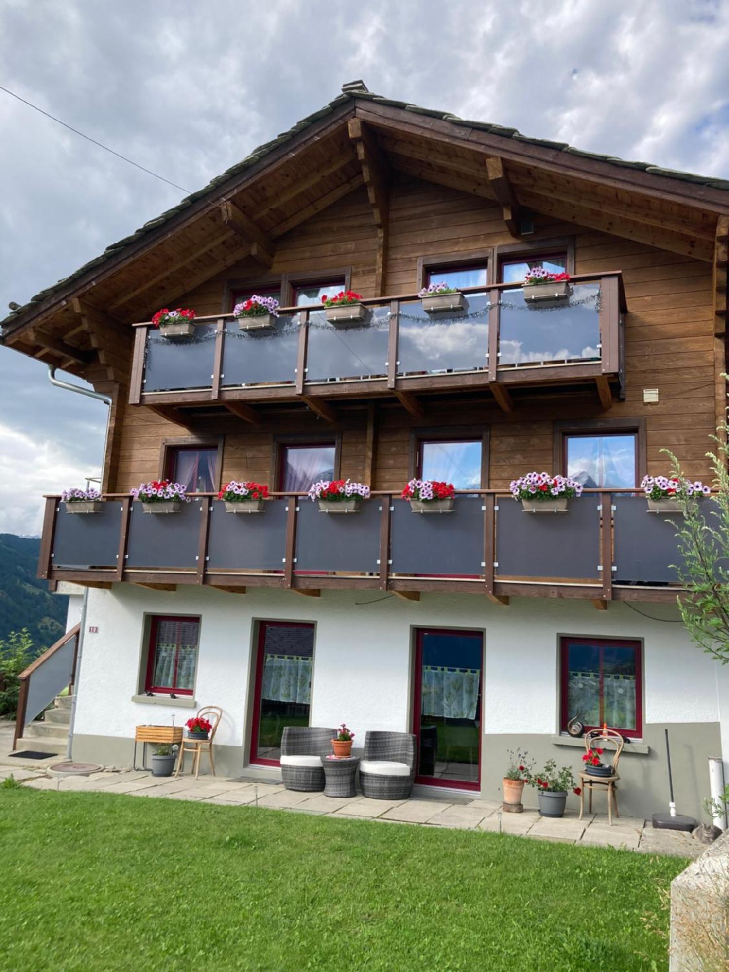 Ferienwohnung Haus Dorfblick Grächen Exterior foto